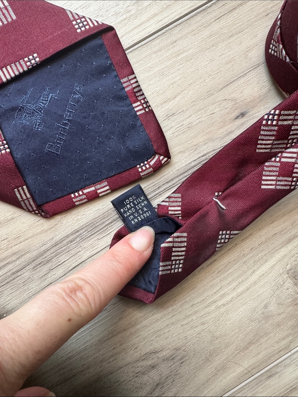 Vintage Burberrys of London tie - Picture 7 of 7